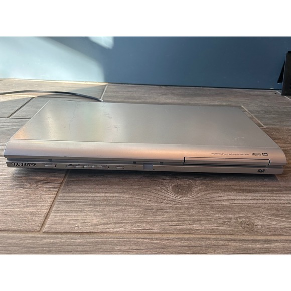 Samsung DVD-P241 Progressive Scan DVD Player Dolby DTS w cables Tested & Working - Picture 2 of 7